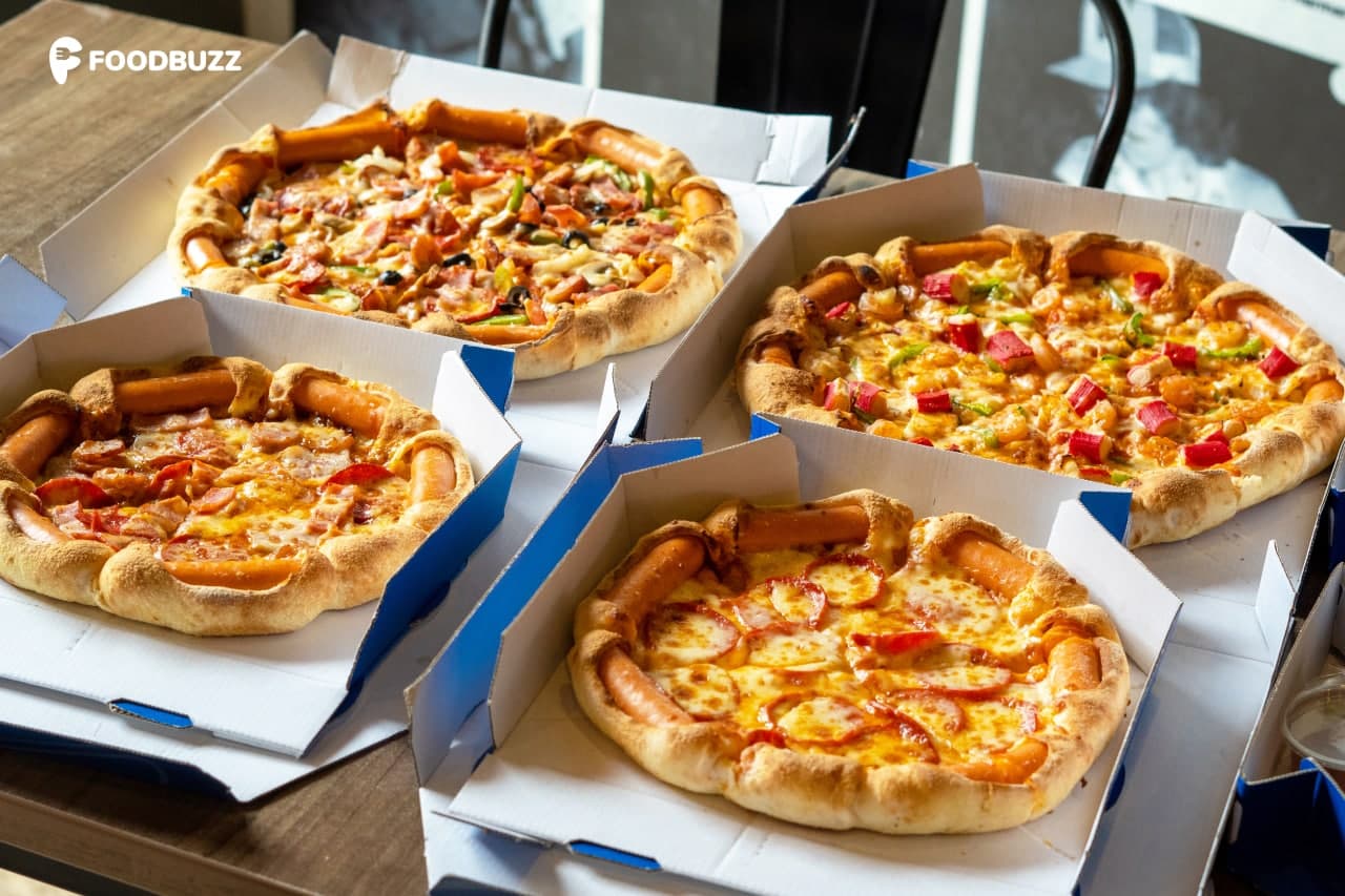 ធំហើយជាតិសាហាវ! សម្បកភីហ្សាថ្មី Cheesy Jumbo Sausage ពី Domino's Pizza