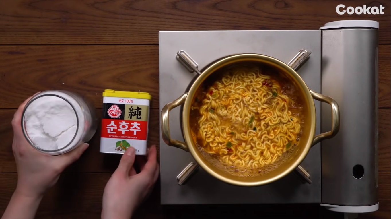 2 tasty ways to cook your instant noodles