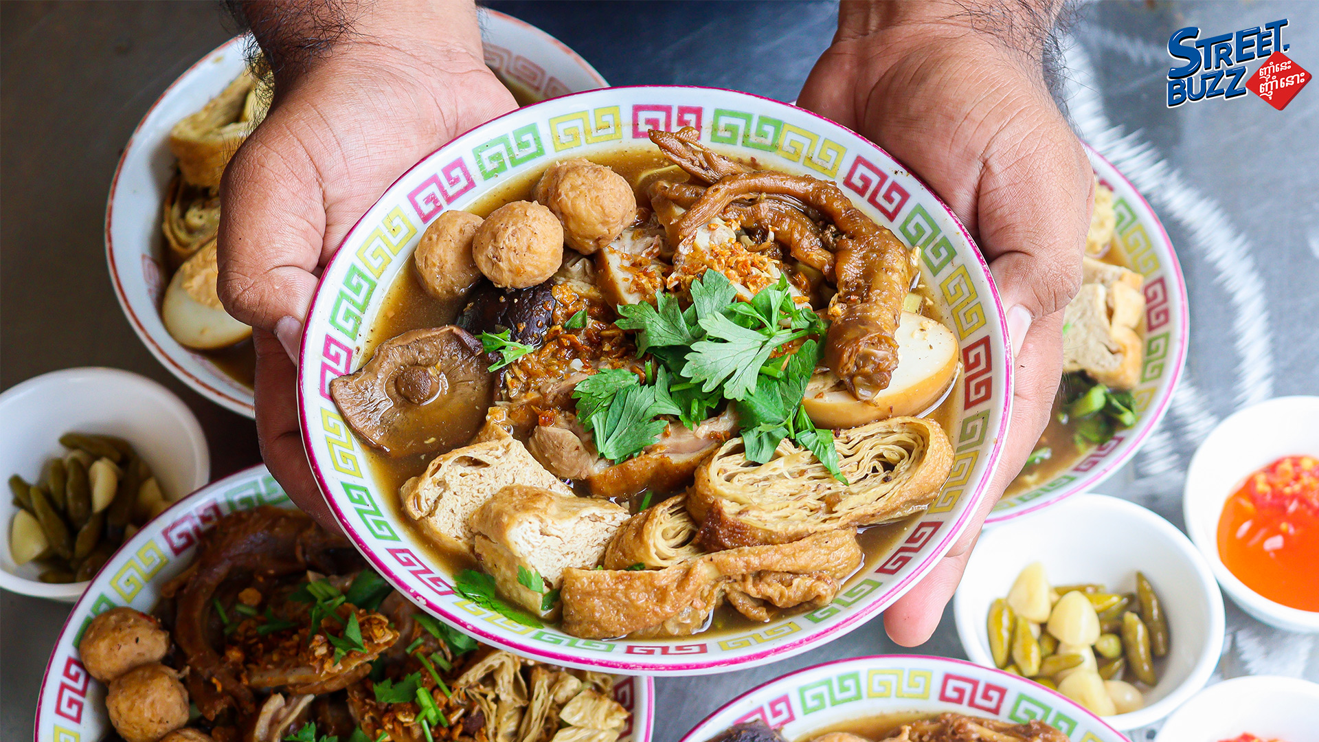 Shanghai Braised Duck Feet Noodles